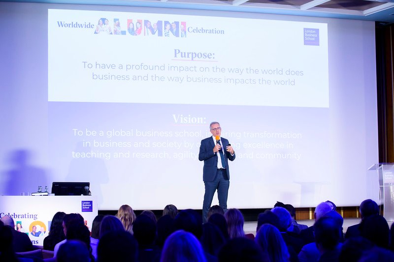 كلية لندن لإدارة الأعمال تنظم فعاليتيّ حفل الخريجين العالمي في دبي والرياض 1 كلية لندن لإدارة الأعمال