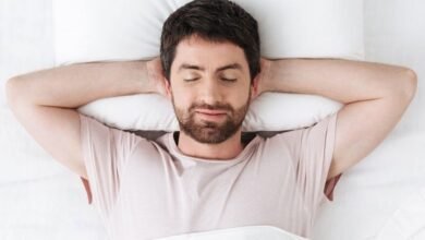 النوم أم القيلولة.. أيهما يحسن الإنتاجية أكثر؟