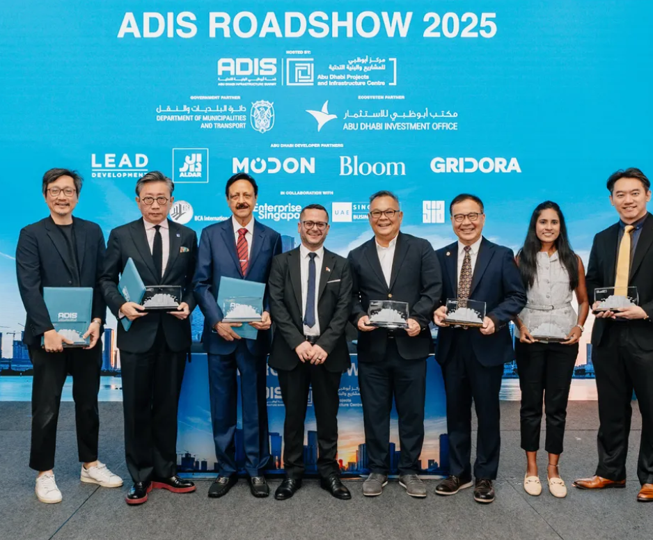 بقيادة مركز أبوظبي للمشاريع والبنية التحتية الجولة الترويجية لنجاح «قمة أبوظبي للبنية التحتية الدولية 2025» في سنغافورة تدعم التعاون الثنائي في مجال البنية التحتية من خلال 7 شراكات 1 بقيادة مركز أبوظبي للمشاريع والبنية التحتية الجولة الترويجية لنجاح «قمة أبوظبي للبنية التحتية الدولية 2025» في سنغافورة تدعم التعاون الثنائي في مجال البنية التحتية من خلال 7 شراكات