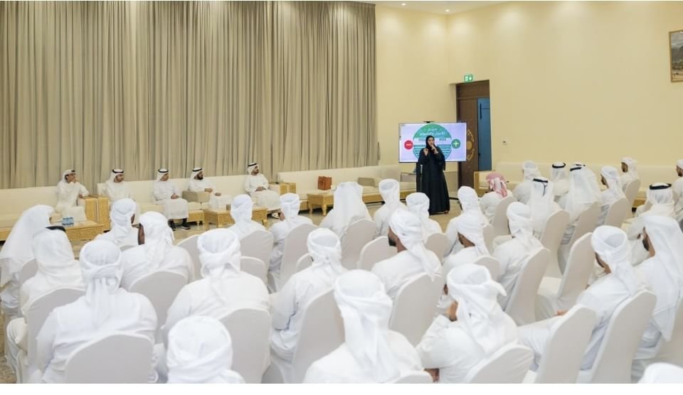 تعزيز الثقافة المالية للشباب في برنامج الأسرة بالفجيرة