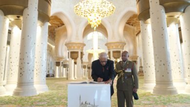 رئيس فيجي يزور جامع الشيخ زايد الكبير في أبوظبي