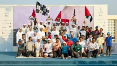 تتويج الفائزين بسباق السلع للمحامل الشراعية