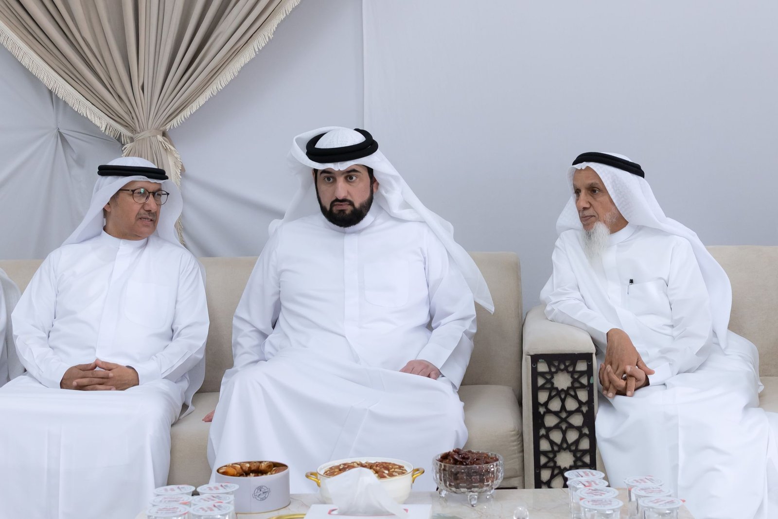 أحمد بن محمد يقدم واجب العزاء في وفاة محمد مبارك خلفان بن خرباش 1 أحمد بن محمد يقدم واجب العزاء في وفاة محمد مبارك خلفان بن خرباش
