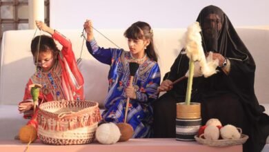 إقبال كبير على الألعاب الشعبية والحرف التراثية بمهرجان السلع البحري