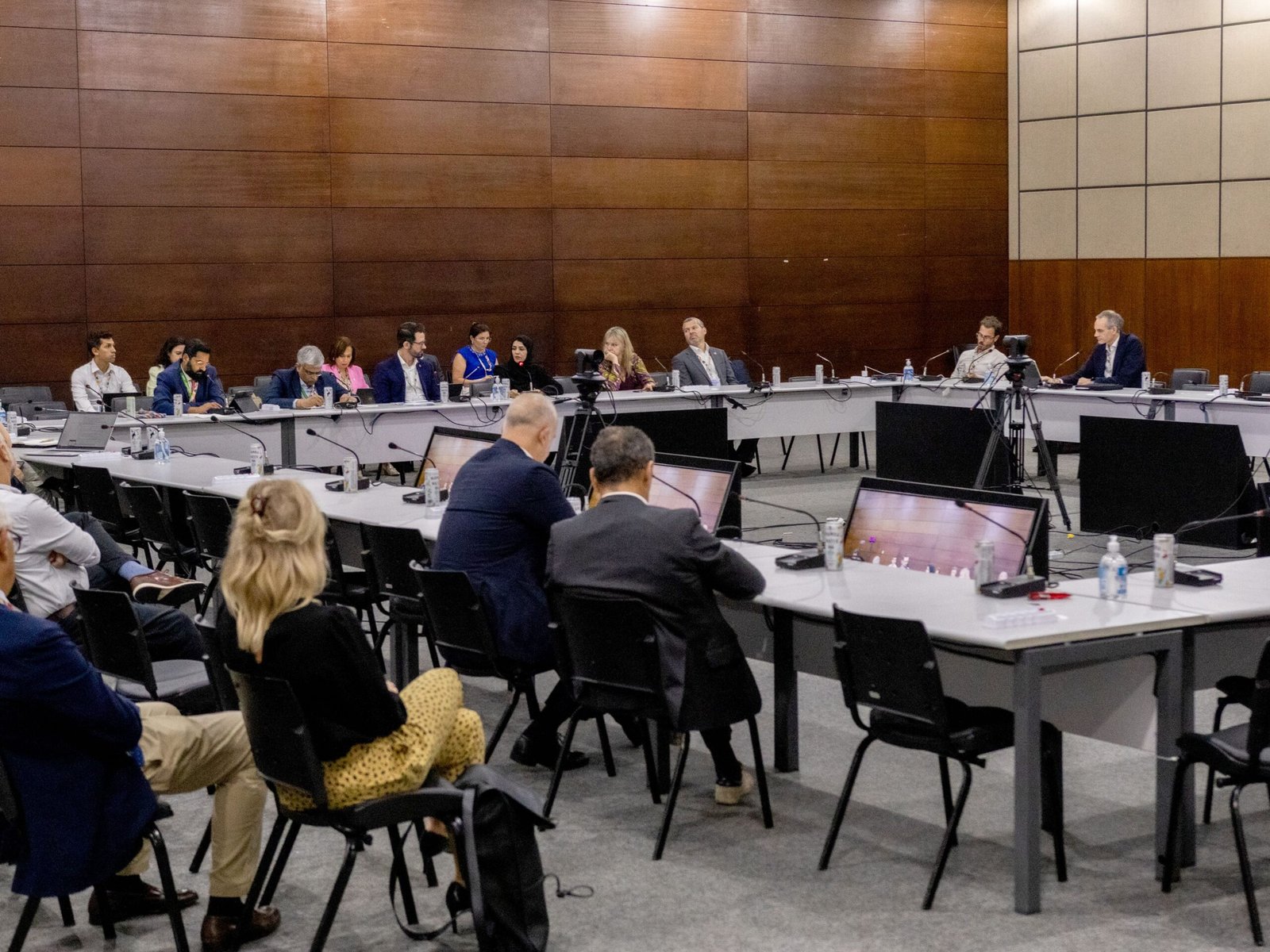 "الطاقة والبنية التحتية" تمثل الإمارات ضمن الفريق الوطني لمفاوضات العمل المناخي في COP30 1 "الطاقة والبنية التحتية" تمثل الإمارات ضمن الفريق الوطني لمفاوضات العمل المناخي في COP30