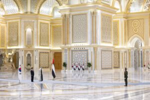 أقيمت له مراسم استقبال رسمية/رئيس الدولة يستقبل الرئيس الكوري في قصر الوطن