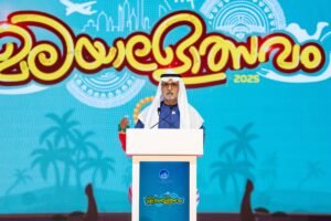 نهيان بن مبارك ورئيس وزراء كيرالا يشهدان احتفال يوم كيرالا «كيرالا بيرافي» بأبوظبي