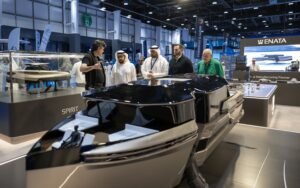 حمدان بن زايد يزور معرض أبوظبي الدولي للقوارب في دورته السابعة