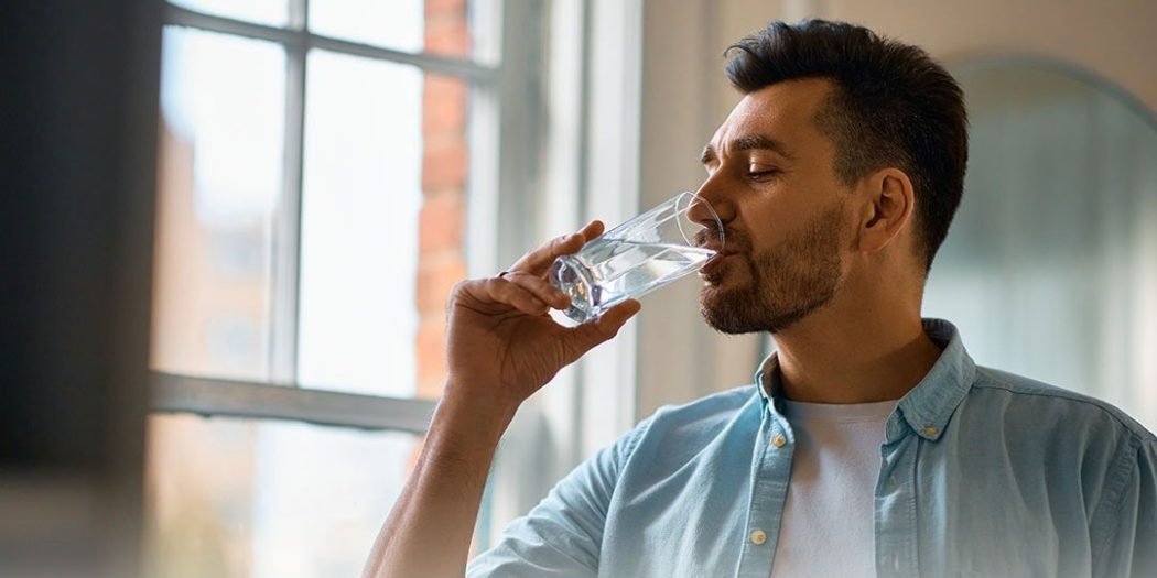 لهذه الأسباب.. احرص على شرب الماء بانتظام