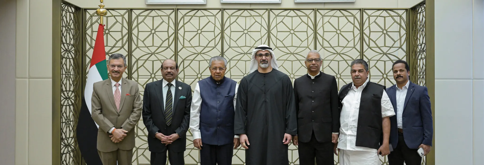 خالد بن محمد بن زايد يلتقي كبير وزراء ولاية كيرلا 1 خالد بن محمد بن زايد يلتقي كبير وزراء ولاية كيرلا