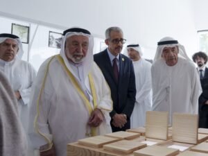 حاكم الشارقة يفتتح مبنى رواق الفوتوغراف ويطّلع على معرضين فنيين