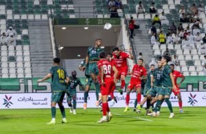شباب الأهلي يفك شفرة خورفكان بقذيفة برازيلية