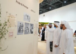 جناح هيئة أبوظبي للتراث في معرض العين للصيد والفروسية يبرز جماليات الأزياء الإماراتية