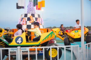 مهرجان «أم الإمارات» يبدأ رحلته في العين والظفرة مع تجربة "فوق الخيال" العائلية