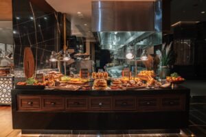 ريكسوس مارينا أبوظبي يقدّم أمسيات عشاء بطابع خاص في مطعم "تيرا ماري"