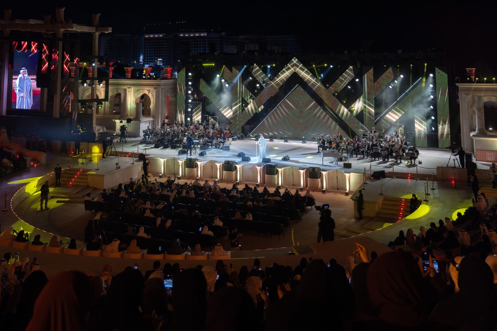 مدرّج خورفكان يحتفي بعيد الاتحاد بأمسية وطنية أحياها حسين الجسمي وفؤاد عبدالواحد 1 مدرّج خورفكان يحتفي بعيد الاتحاد بأمسية وطنية أحياها حسين الجسمي وفؤاد عبدالواحد