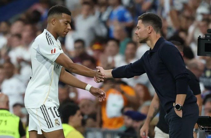 مبابي يدعو لتحصين ألونسو من إغراءات ليفربول 1 ألونسو