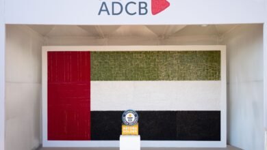 "أبوظبي التجاري" يدخل "غينيس" بأكبر علم من مواد صديقة للبيئة بمناسبة عيد الاتحاد