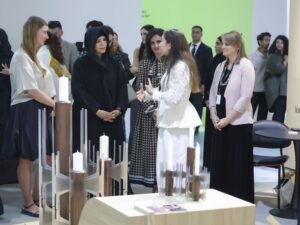 لطيفة بنت محمد تزور معرض "داون تاون ديزاين" ضمن "أسبوع دبي للتصميم"