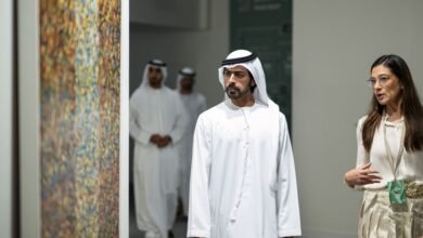 خليفة بن طحنون بن محمد يزور معرض "فن أبوظبي" في دورته الـ17