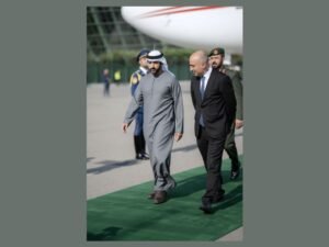 نيابة عن رئيس الدولة .. حمدان بن محمد يصل باكو على رأس وفد رسمي رفيع للمشاركة في احتفالات أذربيجان بيوم النصر