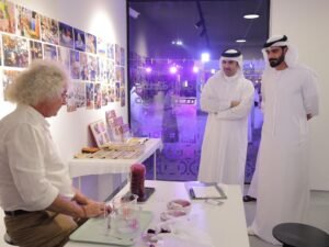 وزير الثقافة يزور "فريج الفن والتصميم" في قطر ويشيد بالحراك الإبداعي الخليجي