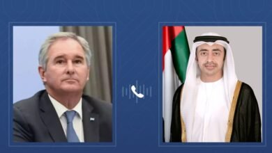 عبدالله بن زايد يهنئ هاتفيا وزير خارجية الأرجنتين ويبحثان تعزيز العلاقات الثنائية