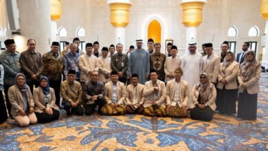 ذياب بن محمد بن زايد يزور جامع الشيخ زايد الكبير في مدينة سوراكارتا في إندونيسيا