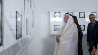 حاكم الشارقة يفتتح مبنى رواق الفوتوغراف ويطّلع على معرضين فنيين