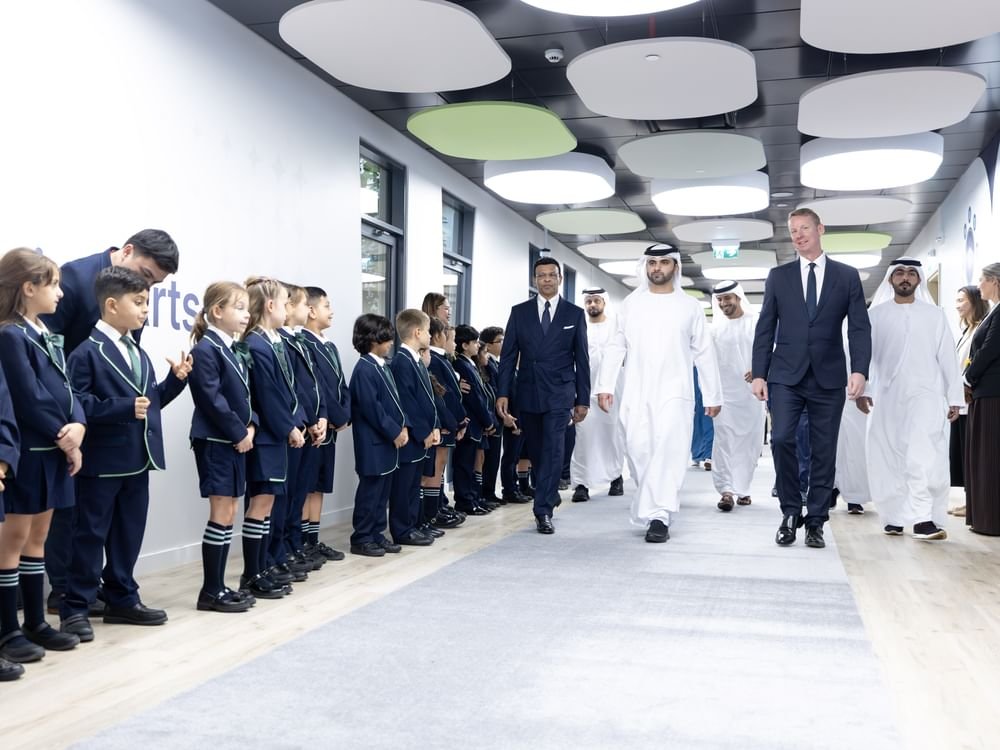 منصور بن محمد يفتتح مدرسة جيمس للبحوث والابتكار في دبي 1 منصور بن محمد يفتتح مدرسة جيمس للبحوث والابتكار في دبي