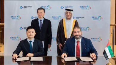 سعود بن صقر يستقبل وفداً من مدينة دونغقوان ويشهد توقيع مذكرتي تفاهم