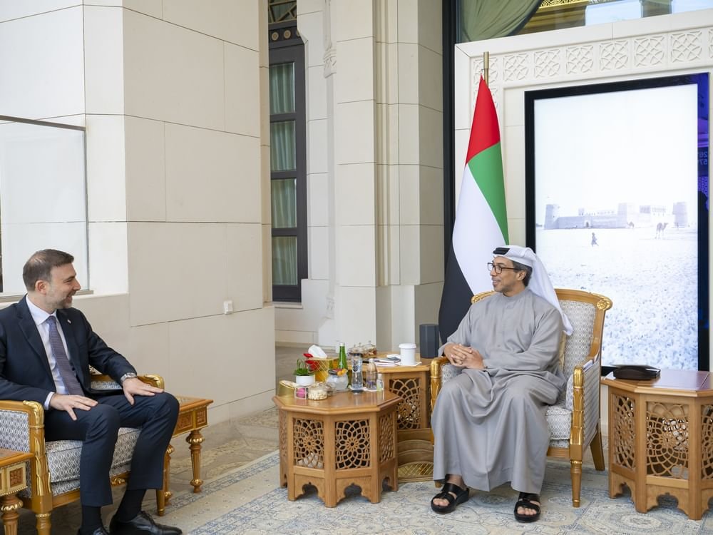 منصور بن زايد يستقبل سفير الجمهورية اللبنانية 1 منصور بن زايد يستقبل سفير الجمهورية اللبنانية