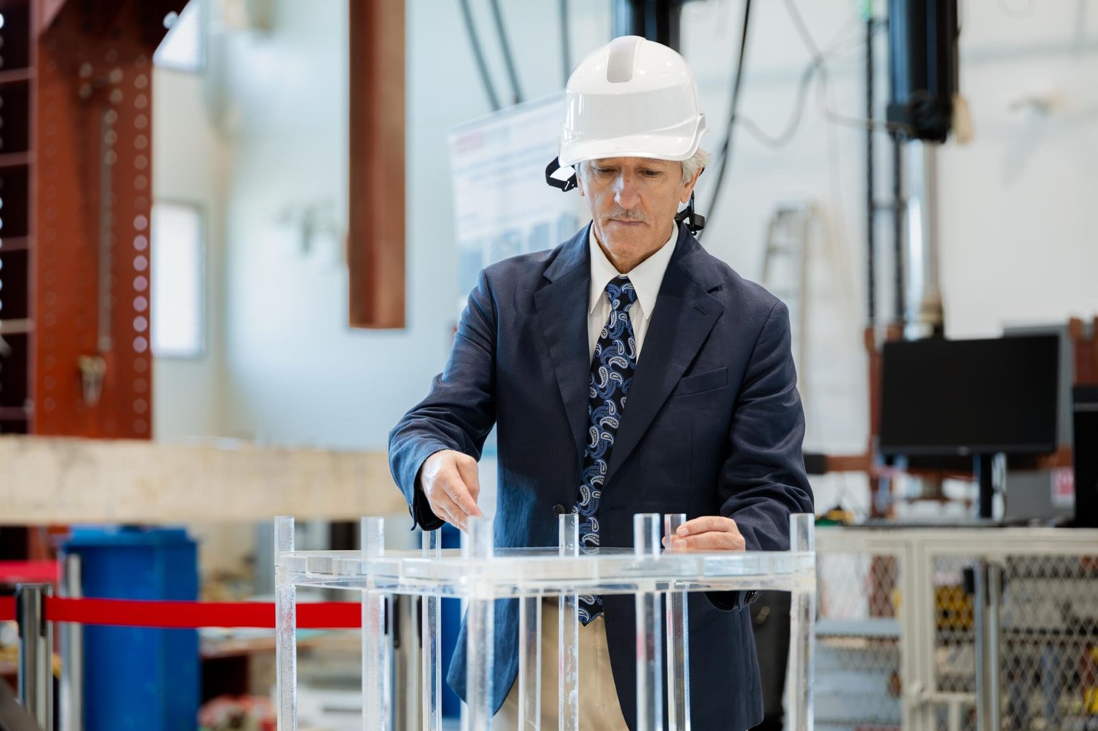 جامعة الإمارات تحصل على براءة اختراع أمريكية لتقنية مبتكرة تمنع الانهيار التتابعي للمباني