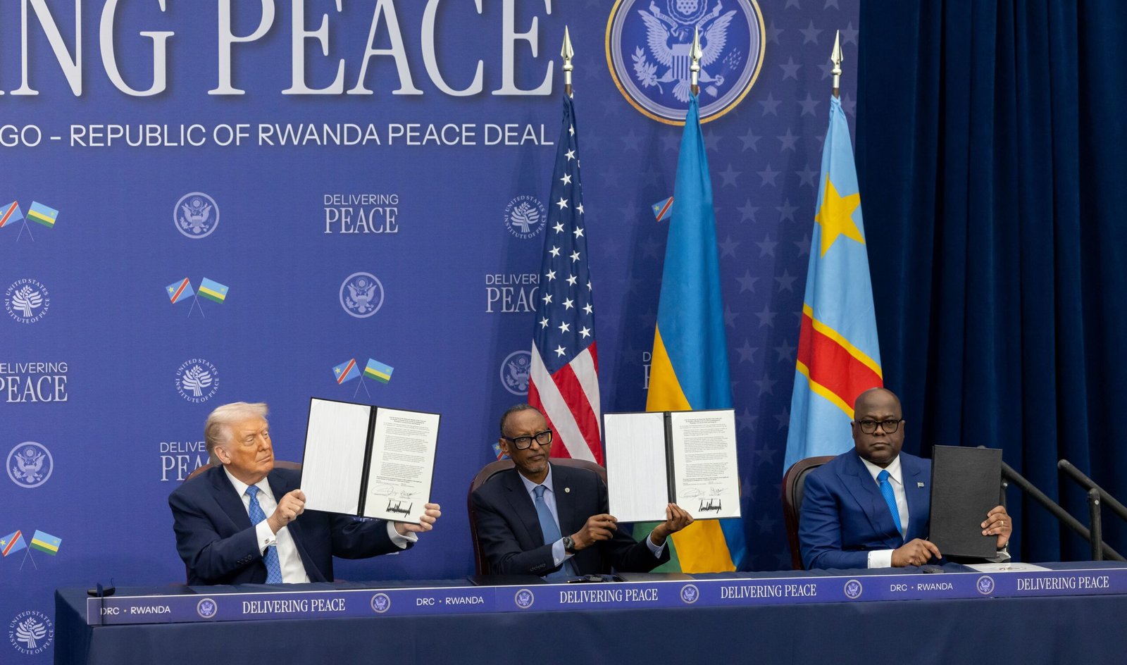 شخبوط بن نهيان يترأس وفد الإمارات إلى اجتماع واشنطن لتوقيع اتفاق السلام بين الكونغو الديمقراطية ورواندا 1 شخبوط بن نهيان يترأس وفد الإمارات إلى اجتماع واشنطن لتوقيع اتفاق السلام بين الكونغو الديمقراطية ورواندا