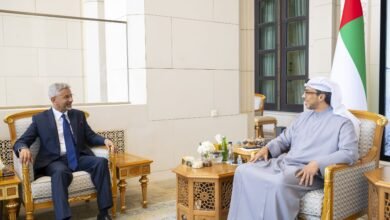 منصور بن زايد يستقبل وزير الشؤون الخارجية الهندي