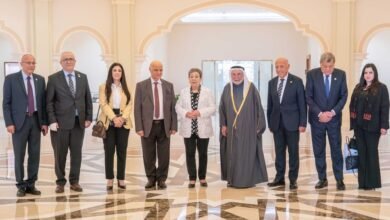 حاكم الشارقة يستقبل وفد جامعة بيرزيت الفلسطينية