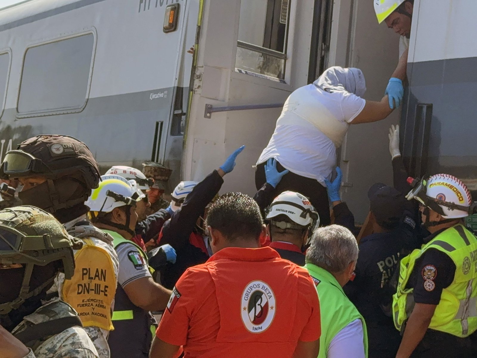 مصرع 13 شخصا وإصابة 98 في حادث قطار بالمكسيك 1 مصرع 13 شخصا وإصابة 98 في حادث قطار بالمكسيك