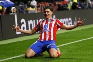 برشلونة يجدد اهتمامه بمهاجم أتلتيكو مدريد 2 برشلونة