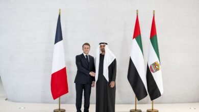 رئيس الدولة يستقبل الرئيس الفرنسي الذي يقوم بزيارة عمل إلى الدولة