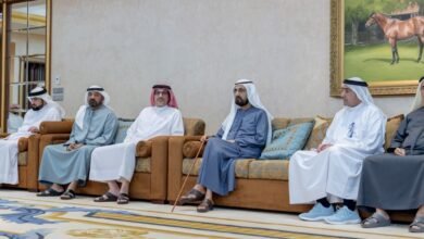محمد بن راشد يقدم واجب العزاء في وفاة محمد بن عبيد آل مكتوم