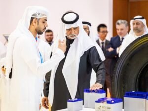 نهيان بن مبارك يزور معرض “أوتوميكانيكا دبي 2025”