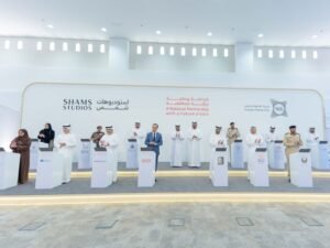 سلطان بن أحمد القاسمي يشهد توقيع اتفاقيات بين مدينة الشارقة للإعلام و14 مؤسسة لدعم "استوديوهات شمس"