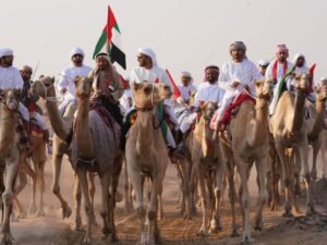 محمد بن سعود يشارك في المسيرة التراثية احتفالاً بعيد الاتحاد الـ54