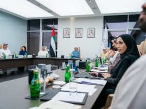 عبدالله بن زايد يترأس اجتماع مجلس أمناء أكاديمية أنور قرقاش الدبلوماسية