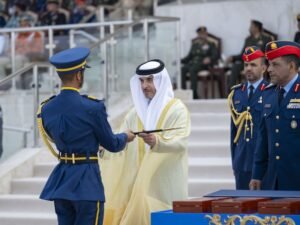 هزاع بن زايد يشهد حفل تخريج كلية خليفة بن زايد الجوية