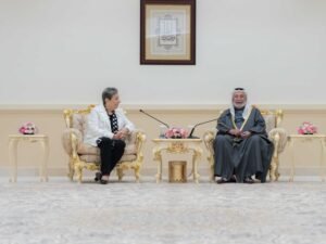 حاكم الشارقة يستقبل وفد جامعة بيرزيت الفلسطينية