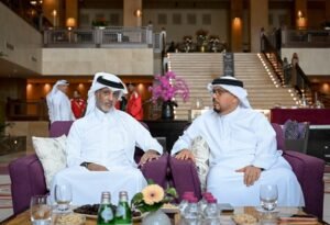 بالصور.. حمد بن خليفة يزور بعثة منتخبنا الوطني في الدوحة