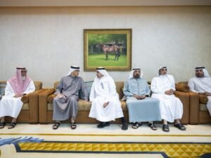 منصور بن زايد يقدم العزاء في وفاة محمد بن عبيد آل مكتوم