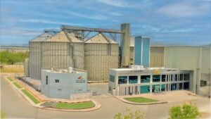 إثمار الدولية القابضة و"مطاحن العين" توقعان شراكة استراتيجية لتعزيز الأمن الغذائي ودعم نمو القطاع الصناعي في دولة الإمارات