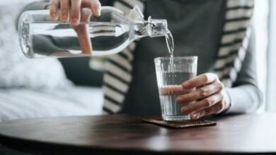 لا تنتظر العطش.. شرب الماء في الشتاء ضروري لصحتك